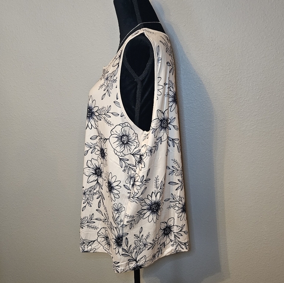 NWOT SHEIN 1x women's pink and black floral tank - Picture 3 of 4